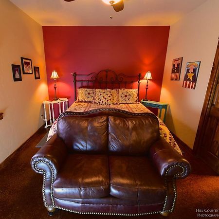 Lazy T Bed And Breakfast 弗雷德里克斯堡 外观 照片