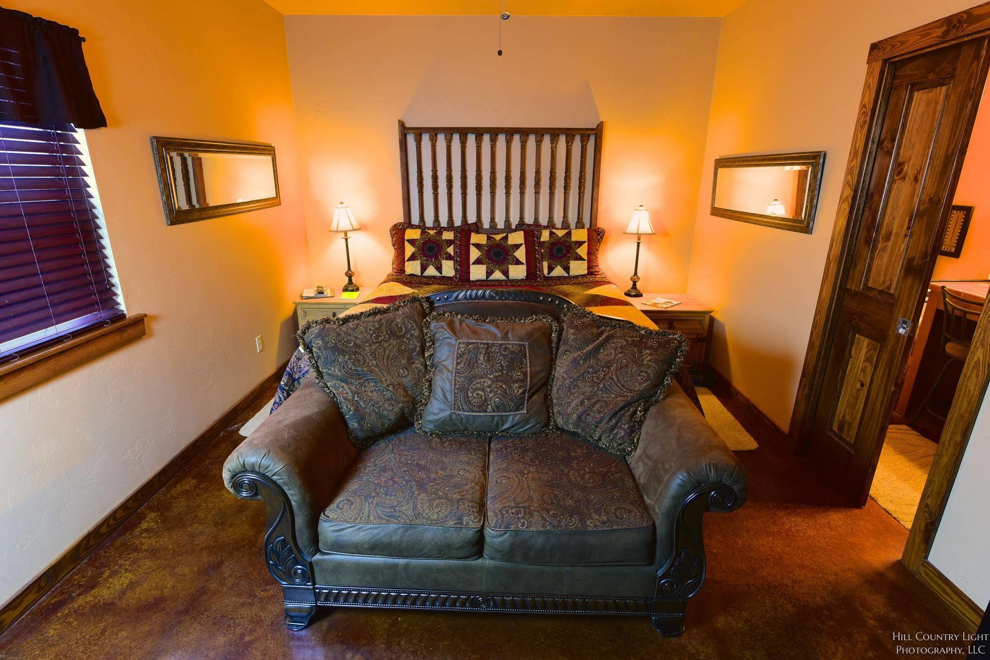 Lazy T Bed And Breakfast 弗雷德里克斯堡 外观 照片